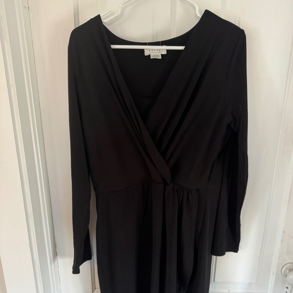 Fitted double fabric black dress